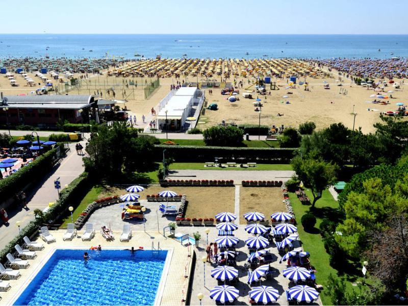 Hotel Palace Bibione Exterior photo