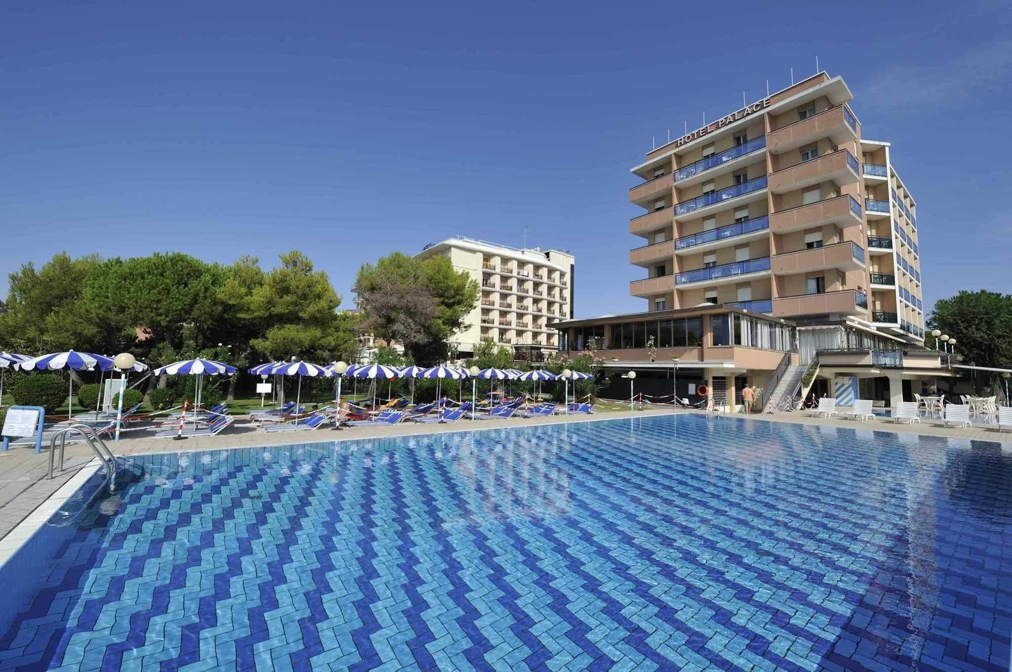 Hotel Palace Bibione Exterior photo