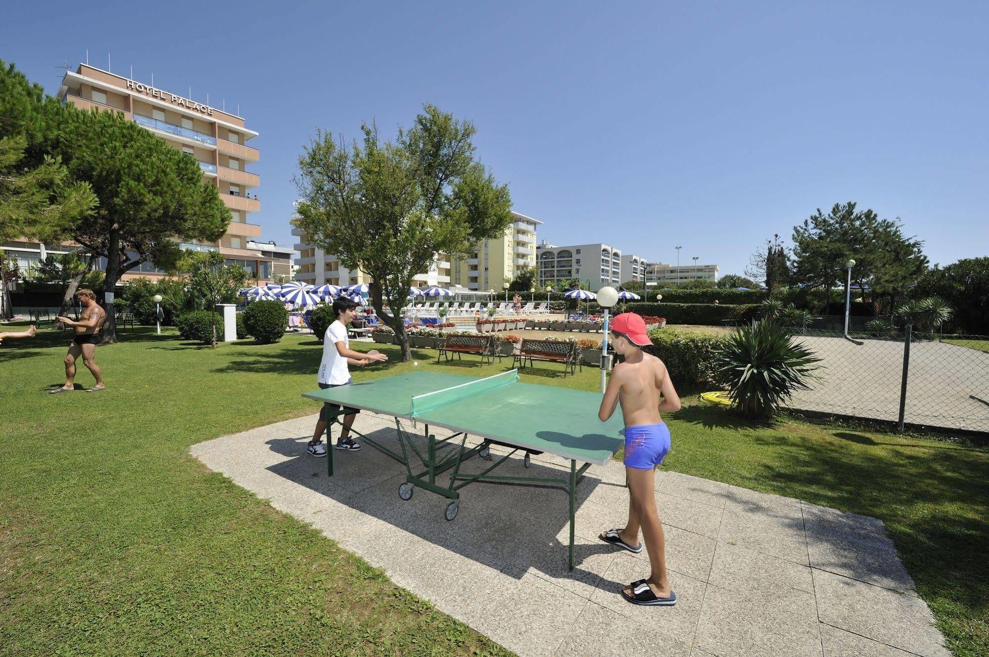 Hotel Palace Bibione Exterior photo